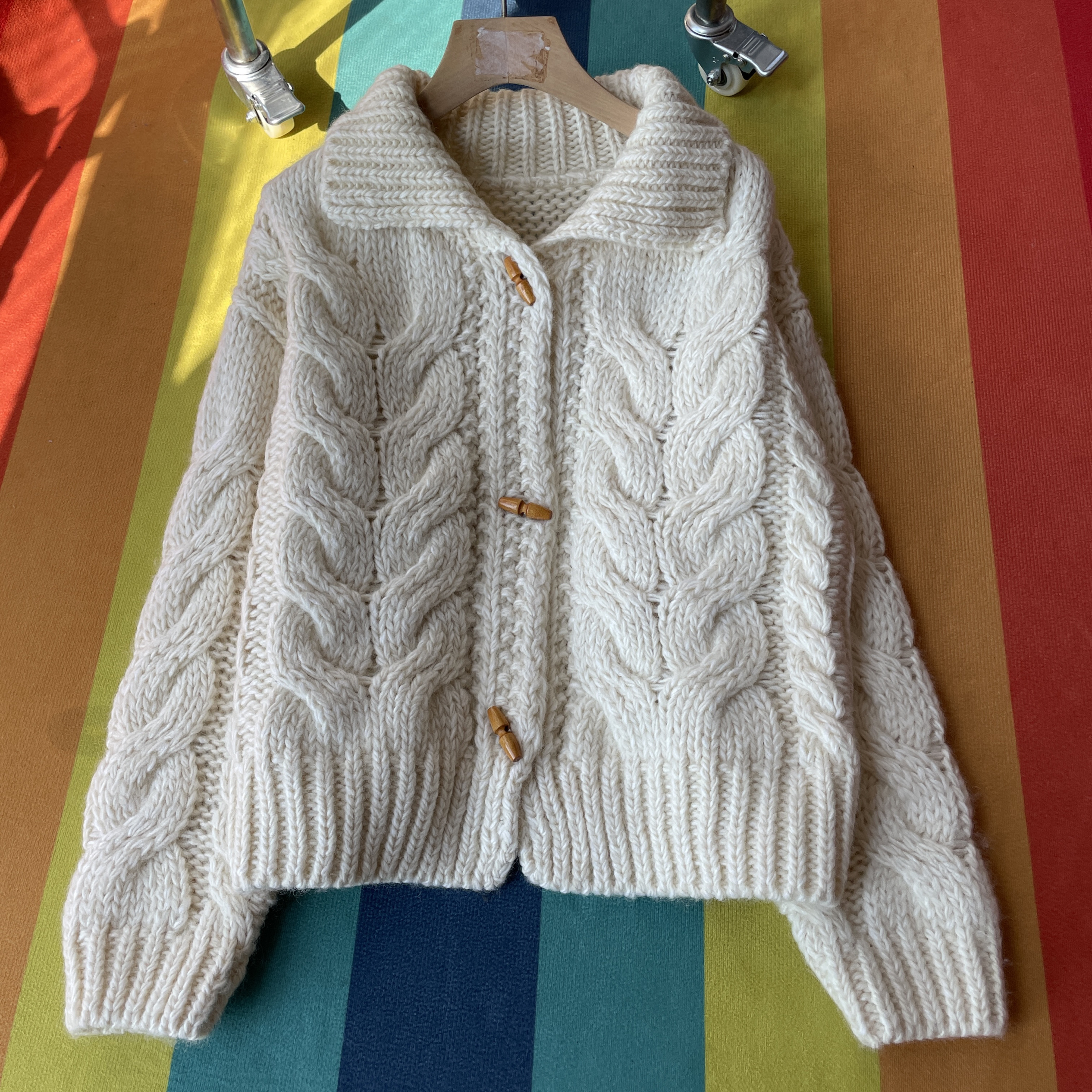 63号-短款翻领纽扣毛衣开衫女秋冬新款宽松软糯手工麻花针织外套