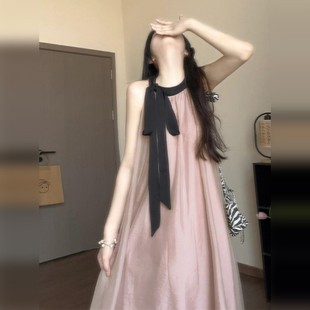 法式 2025新款 气质粉色吊带挂脖连衣裙子女夏海边度假仙女沙滩长裙