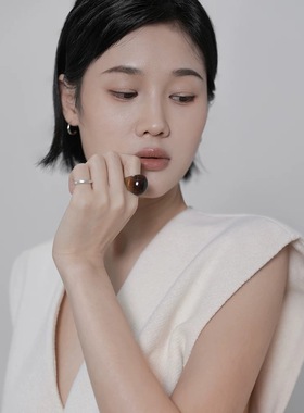 四月的格蕾丝独家小众设计树脂轻奢高级感2025新款爆款食指复古