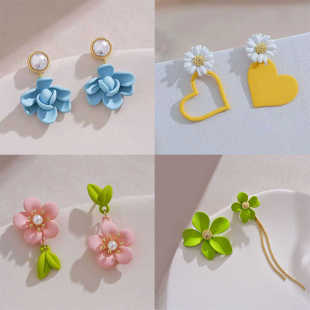 多巴胺森系甜美蓝色耳钉混搭粉黄色镂空小雏菊耳饰不对称绿色耳环