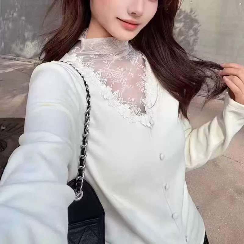 K92-452意法我行我秀-双面绒蕾丝拼接打底衫