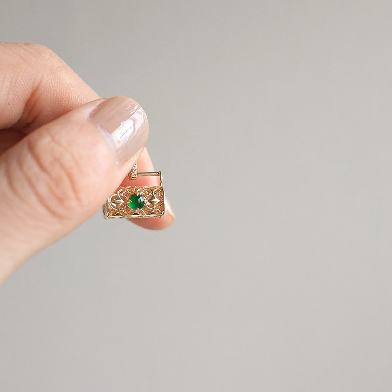 18k金镶嵌天然缅甸满绿翡翠冰蛋镂空小锁包包吊坠可私人定制k金款
