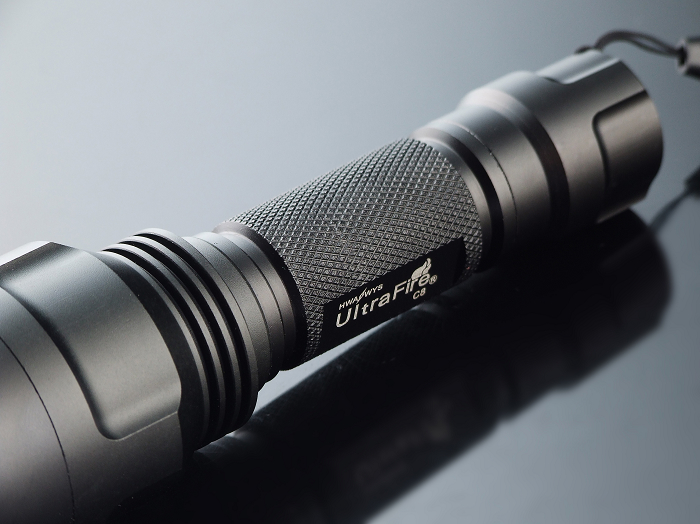 c10进口led户外徒步露营强光手电