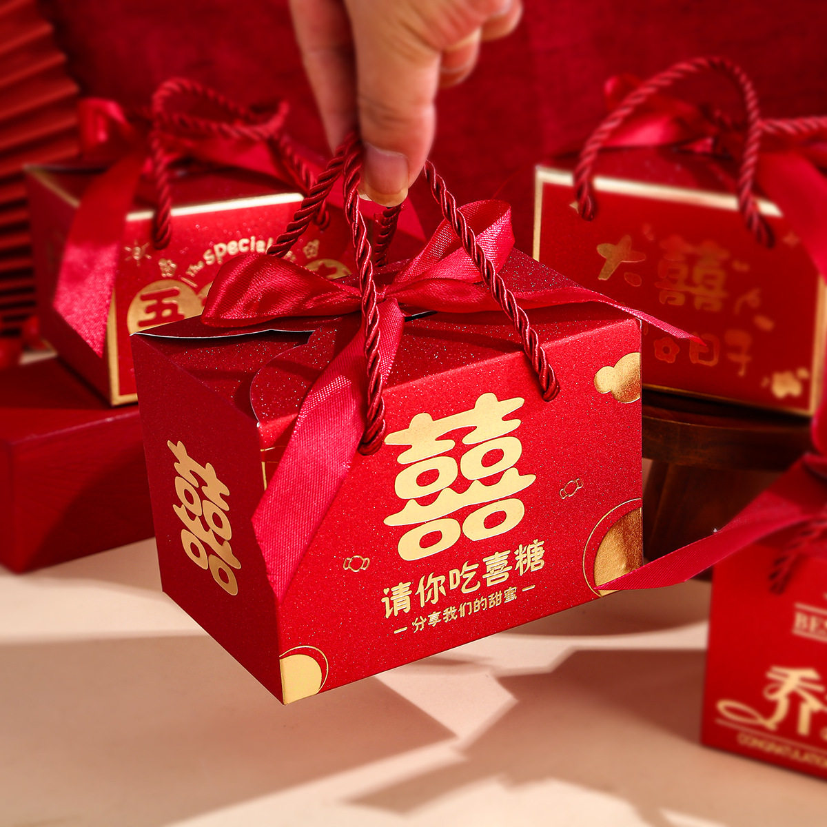 现货结婚喜糖盒子中式方形糖果礼盒婚礼糖袋手提款伴手糖盒空