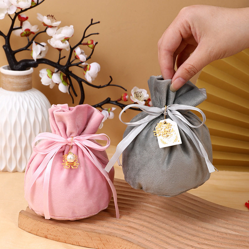 跨境2026结婚新款纯色糖袋喜糖盒子婚礼丝绒布袋创意喜糖袋伴现货
