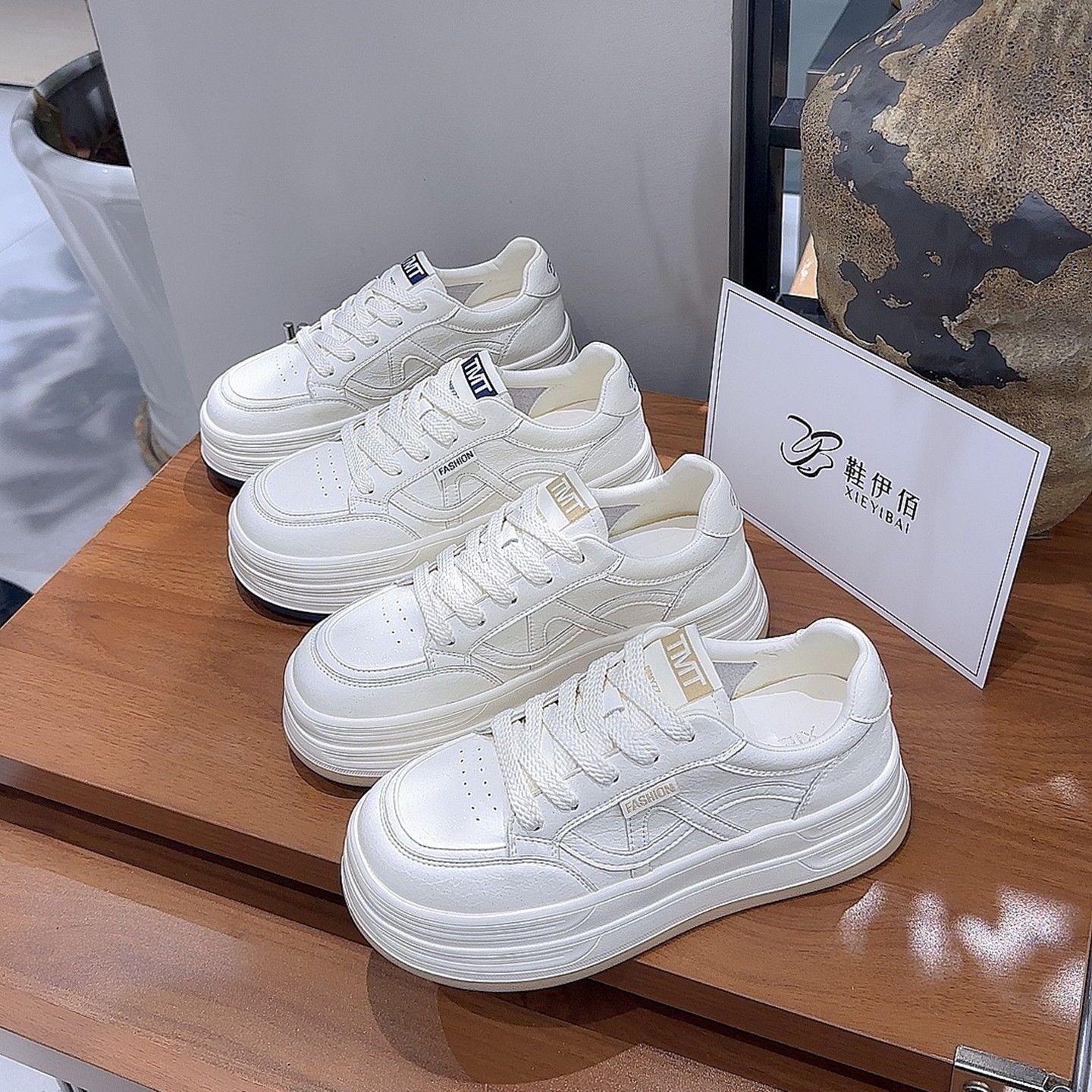 厚底小白鞋百搭休闲板鞋女2026新款女款春款爆款轻便软底不累脚