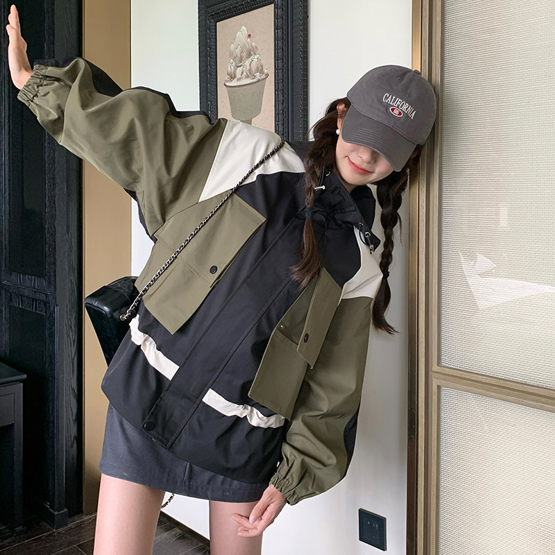 户外风拼色短款连帽冲锋衣外套女春秋超火好看高级感小众夹克上衣,女装短外套,2C028