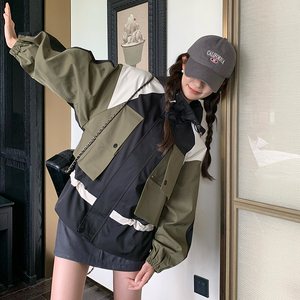 户外风拼色短款连帽冲锋衣外套女春秋超火好看高级感小众夹克上衣图片
