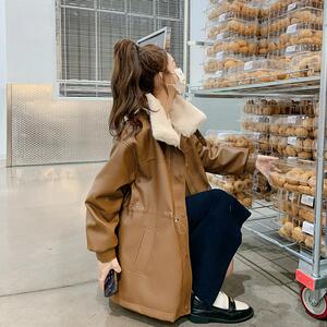 美拉德咖色短款翻领皮毛一体厚外套女秋冬2025新款高级感pu皮夹克图片