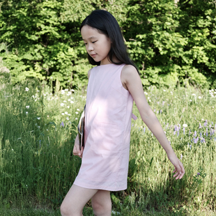 2025 粉 黑色后背V領短裙 Lovinyanna