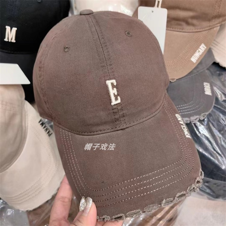 刺绣小字母磨破毛边显瘦鸭舌弯檐