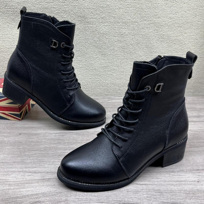 圆头绑带真皮加绒时尚红色马丁靴