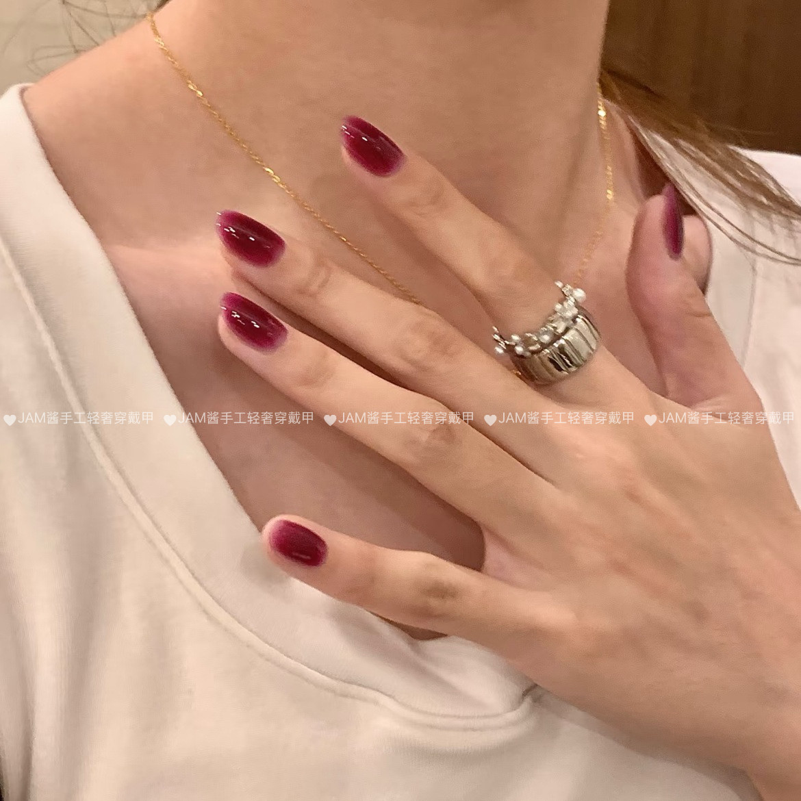 小妈紫 新款纯手工穿戴甲短款透紫建构冰透树莓色高级感美甲显白
