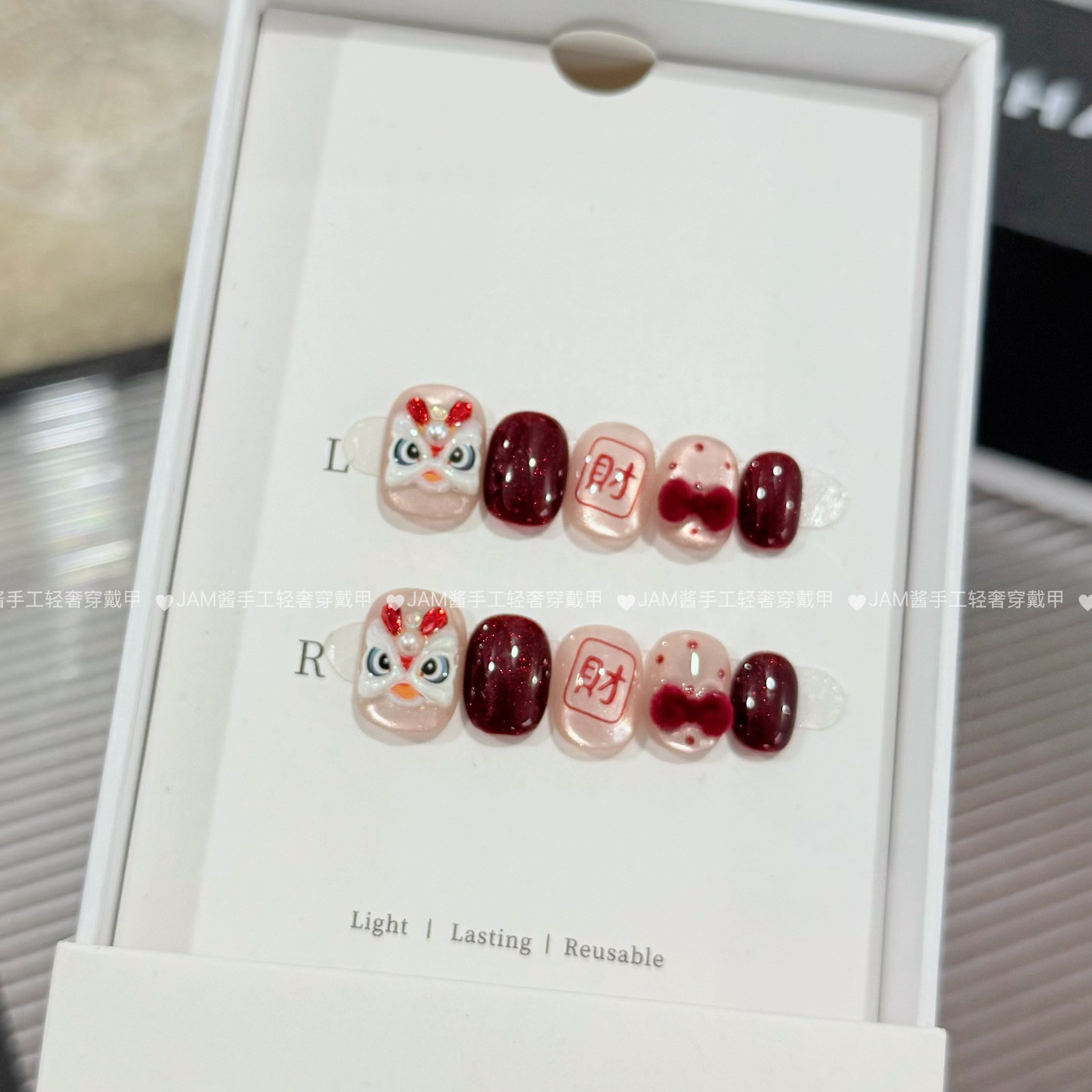 招财醒狮 新年红色纯手工穿戴甲短款猫眼美甲高级感显白指甲贴片,彩妆/香水/美妆工具,穿戴甲/甲片,淘宝优惠券,粉丝福利购,淘宝优惠卷