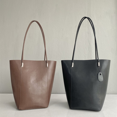 真皮复古洋气通勤大容量水桶包