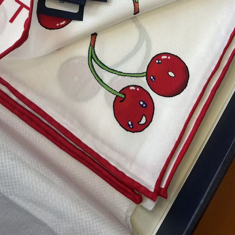 欧阳娜娜同款真丝斜纹双面印花丝巾90方巾樱桃高级感抹胸围巾披肩