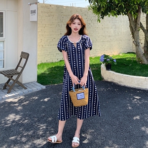 法式波西米亚度假连衣裙女2025夏季新款泡泡袖复古高级感收腰长裙图片