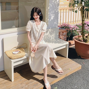 夏日甜美学院风连衣裙女2025新款减龄条纹马甲泡泡袖连衣裙两件套图片