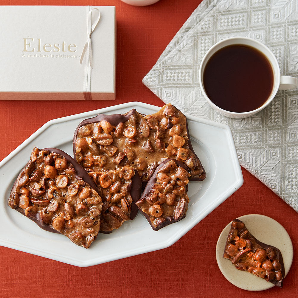 日本 冬季限定 杏仁榛子开心果焦糖排巧克力 盒装 130g