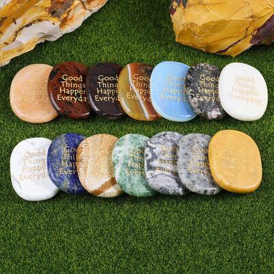 跨境热销天然半宝石刻标语Good things happen...”口袋掌心礼品