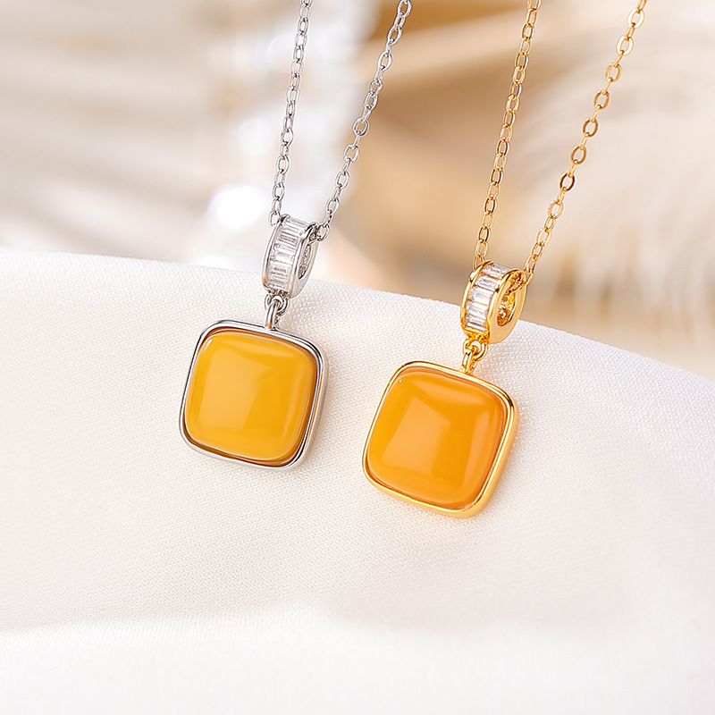 本月新品限时优惠蜜蜡项链配饰