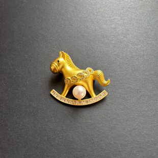 新款生肖骏马胸针拉丝工艺高级感轻奢强光淡水珍珠胸针别针男女