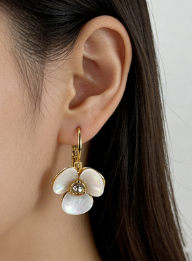 青岛外贸元单K金天然贝母镶嵌白桃梅花贝壳耳钩耳饰