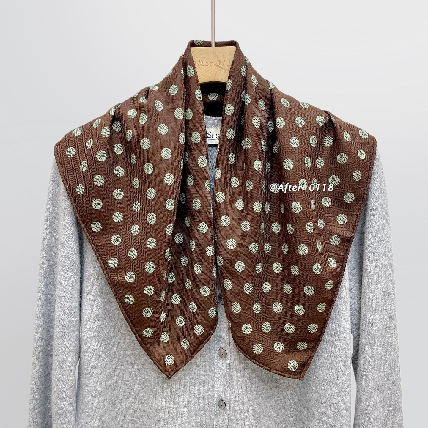 复古波点羊毛中方巾围巾百搭通勤