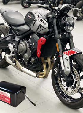 12V摩托车电瓶凯旋Street Triple 675锂电池765R 765RS戴托纳660