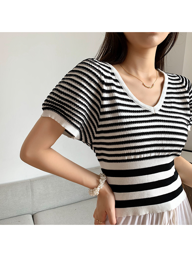 Neckline short sleeve stretch stripe T-shirt