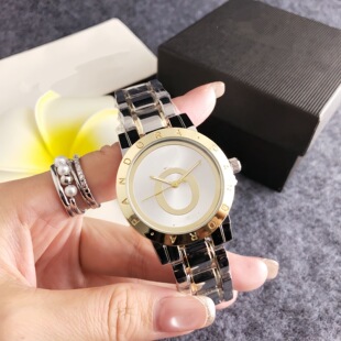 油管爆款间金字母手表钢带石英女表日常穿搭时尚高颜值时装手表