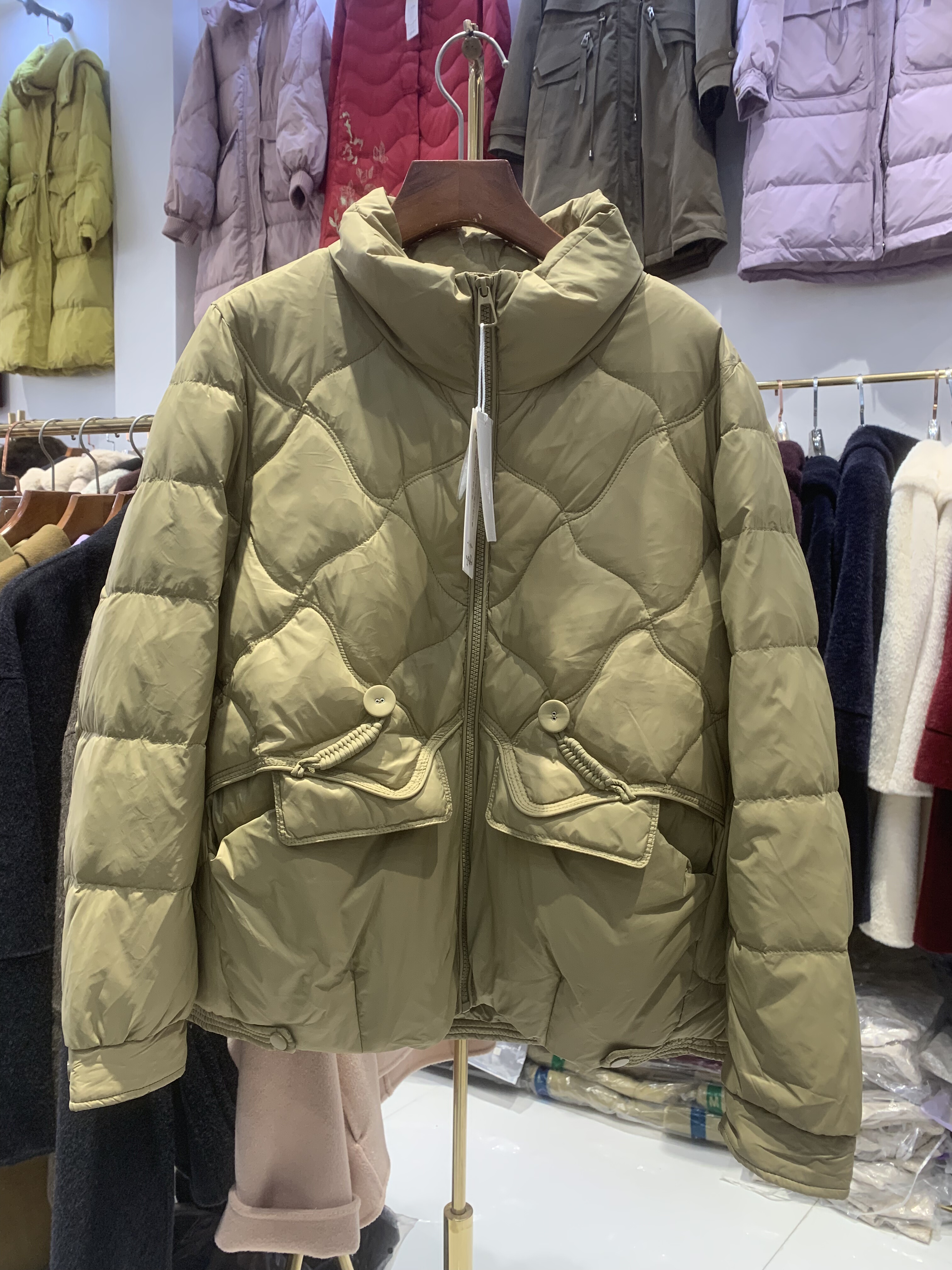 90羽绒服女短款2025冬季新款白鸭绒休闲今年流行立领小个子外套