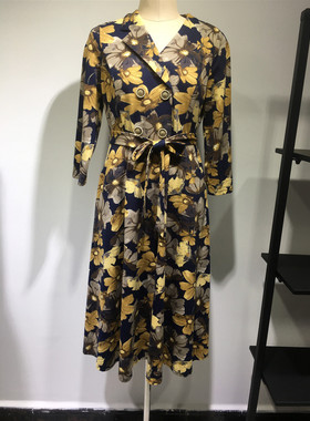 瑞姿可可RCQ917 秋装新款2019时尚V领双排扣显瘦黄花中长连衣裙