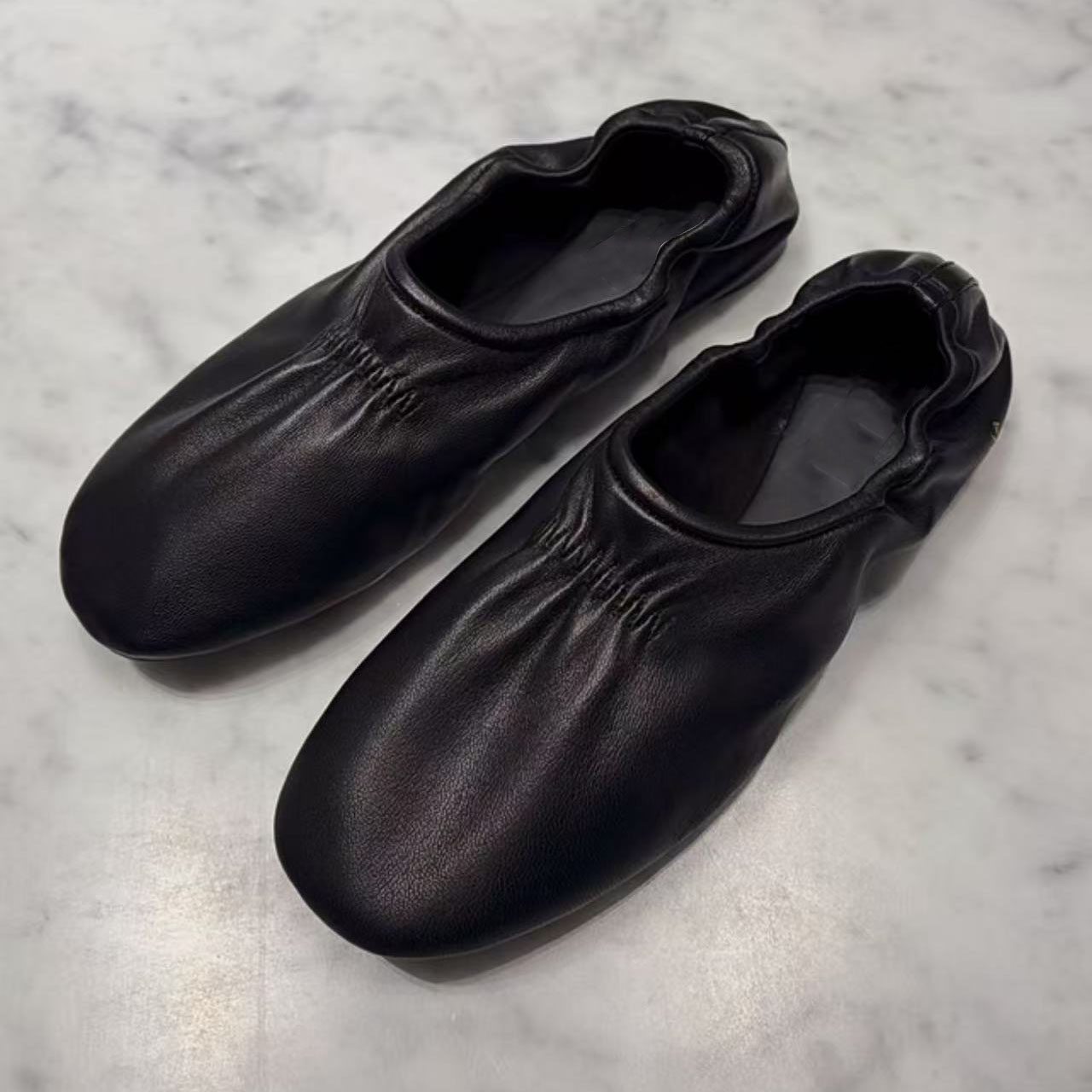 韩版小众设计褶皱简约风黑色圆头平底单鞋女软皮一脚蹬休闲鞋舒适