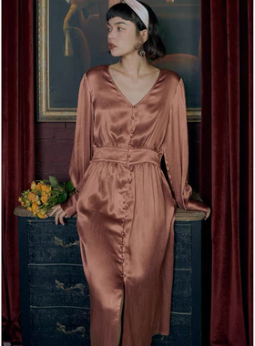 DEFINE法式连衣裙复古收腰显瘦气质设计感小众长袖缎面V领度假裙