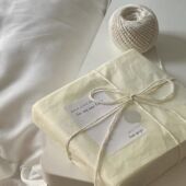 ins可爱奶油色飞机盒雪梨纸珠光礼物包装 饰出卡打包材料贴纸丝带