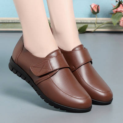 软皮软底妈妈鞋皮鞋平底老年人鞋子奶奶春秋单鞋胖脚宽脚大码