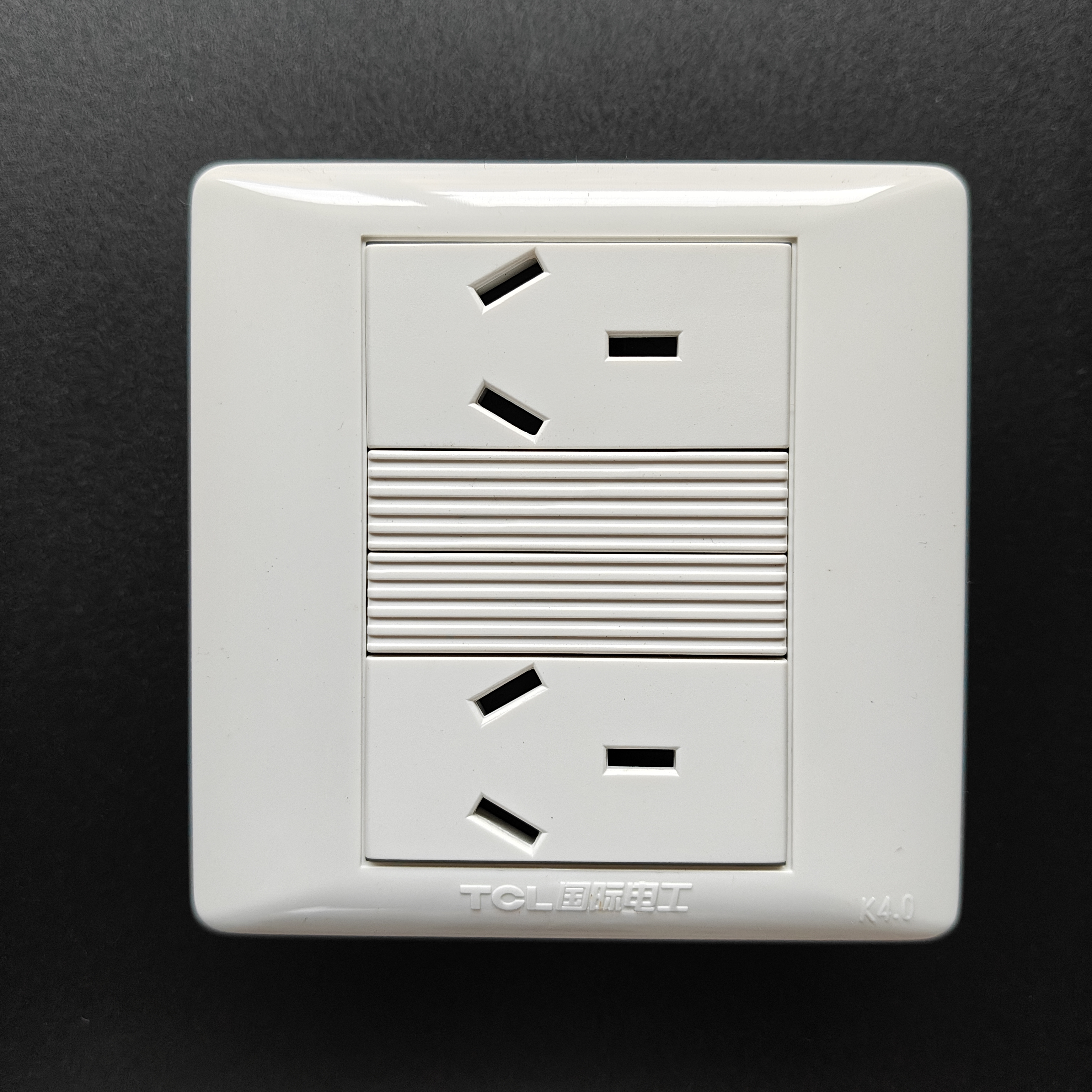 TCL国际电工86型10A六孔插座两位三孔