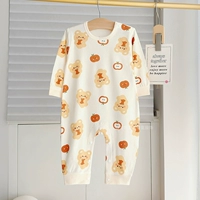 Красное яблочное медведь пружина и осенняя складка