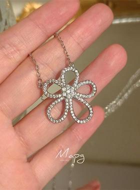 大牌感五瓣花镶嵌项链