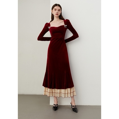 2025冬季新款法式方领丝绒红色连衣裙女订婚礼服长裙长袖