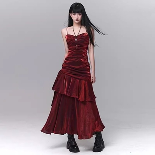 少女独特漂亮红色吊带连衣裙圣诞节穿搭长裙子成人礼晚礼服裙
