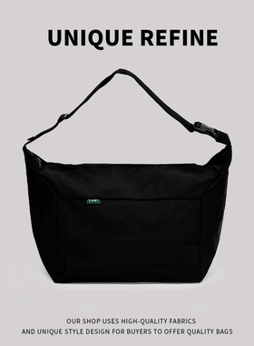 健身包大容量斜挎包日系学生通勤包男ins潮黑色小众托特单肩包包