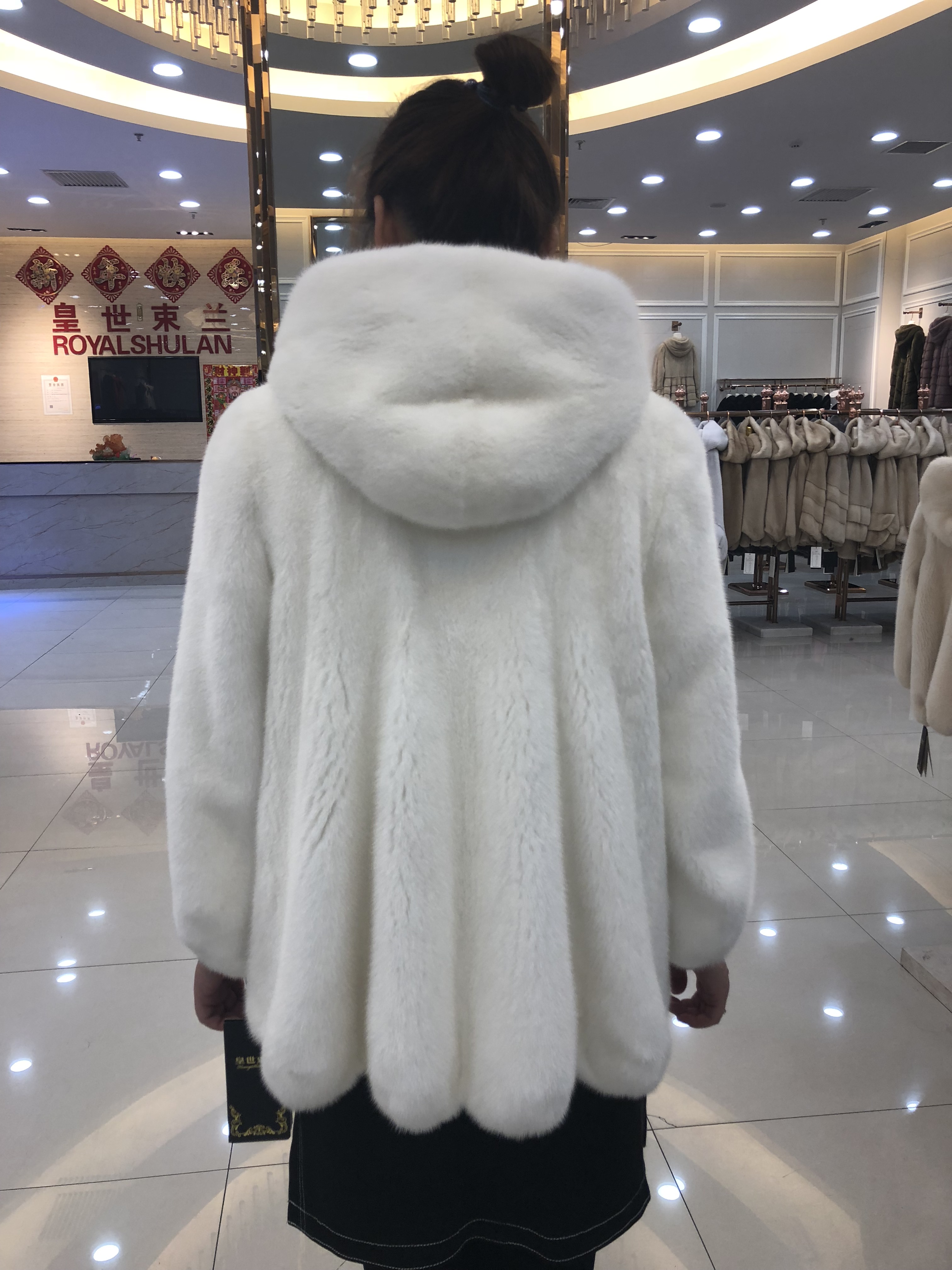 宝嘉美短款外套裘皮