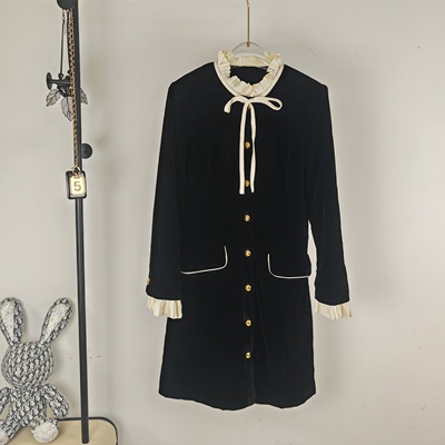 欧洲站花苞领气质高级感高端精致赫本小香风黑色丝绒连衣裙2024冬