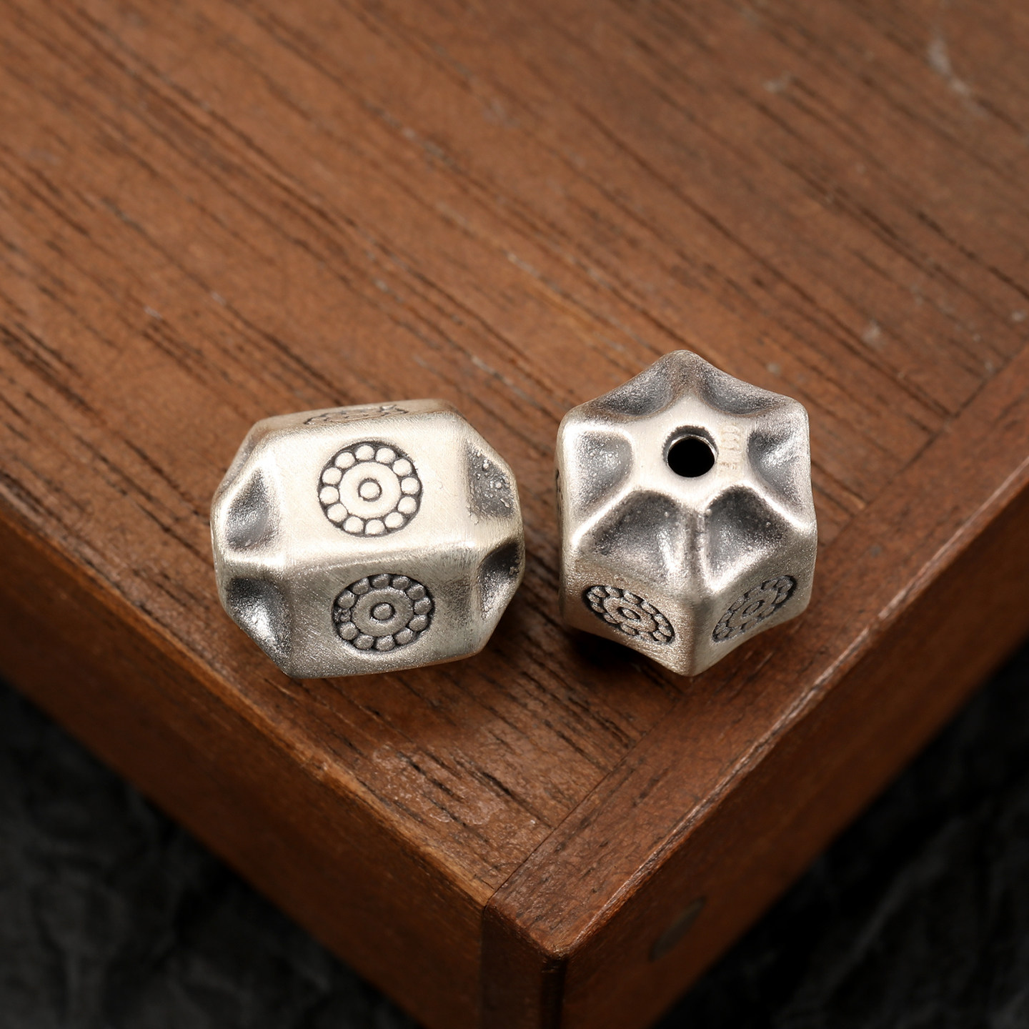 足银通孔棱形腰珠藏式diy配件手工散珠桶珠复古做旧3D硬银配饰,饰品/流行首饰/时尚饰品新,银饰配件,淘宝优惠券,粉丝福利购,淘宝优惠卷