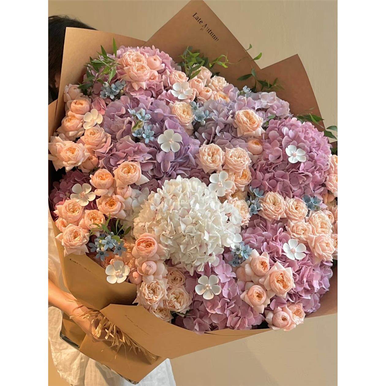北京鲜花同城速递配送熊抱超大花束南京苏州无锡上海杭州送花上门