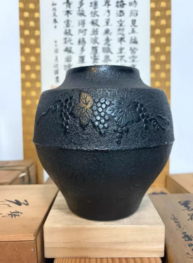 日本回流南部铁器葡萄纹大花瓶，文秀堂作