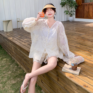 法式复古蕾丝绣花防晒套装女2025夏季新款宽松显瘦上衣短裤两件套图片