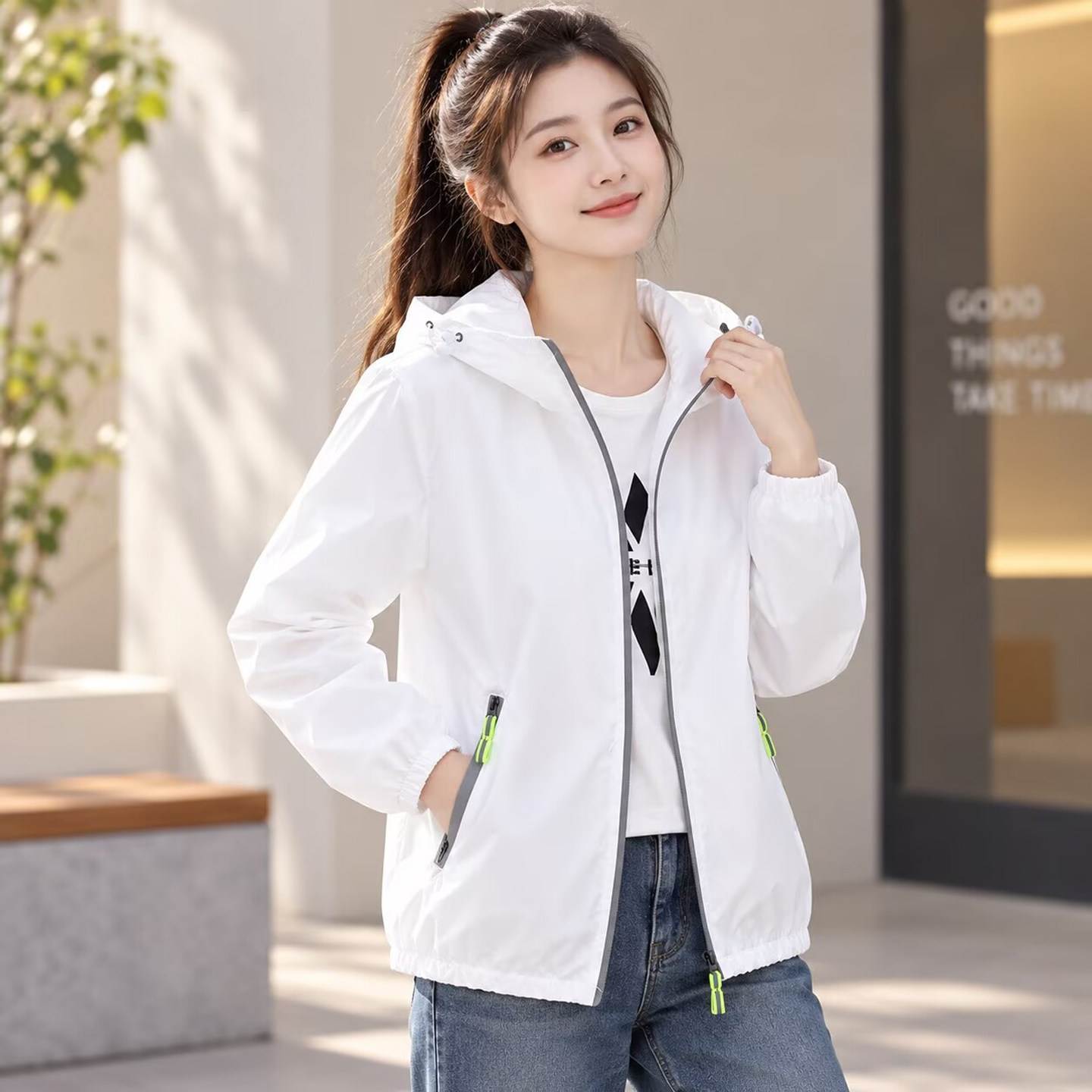 春秋百搭连帽白色大码女夹克图片